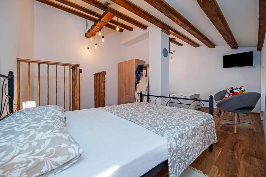 Joseph'S Yard Apartment 罗维尼 外观 照片