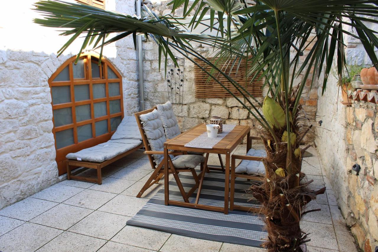 Joseph'S Yard Apartment 罗维尼 外观 照片