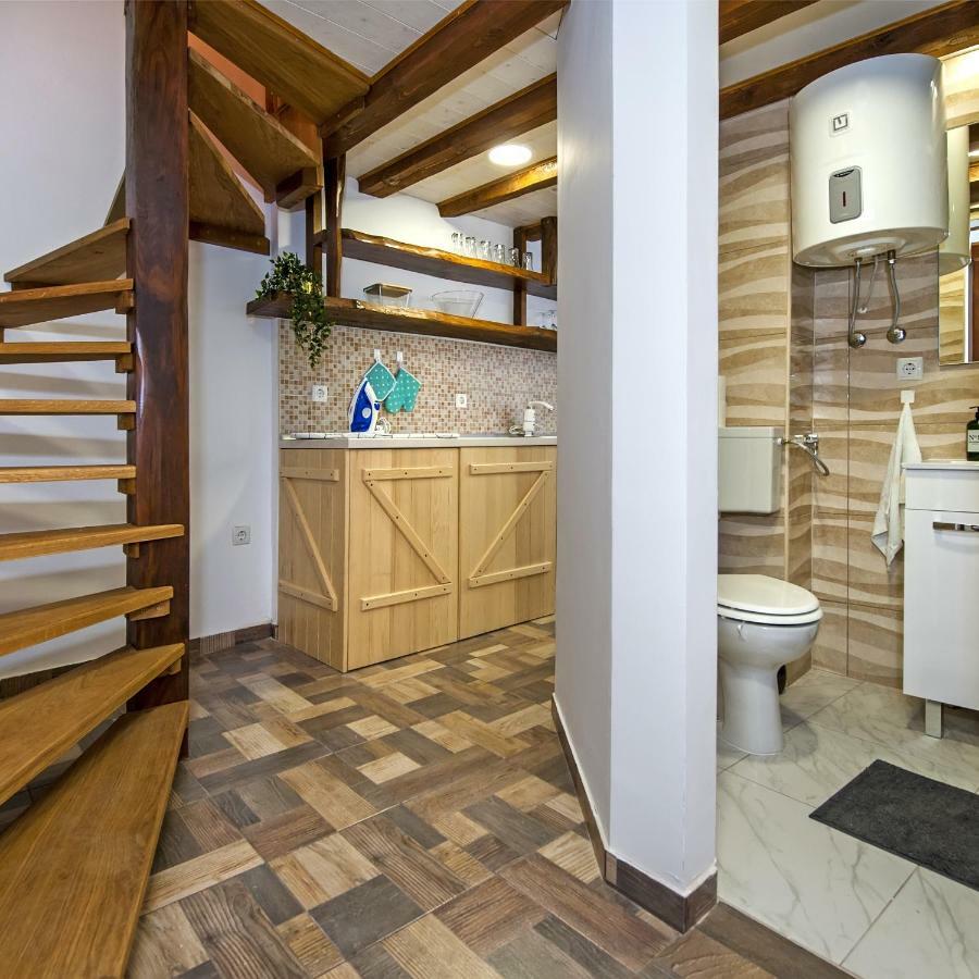 Joseph'S Yard Apartment 罗维尼 外观 照片
