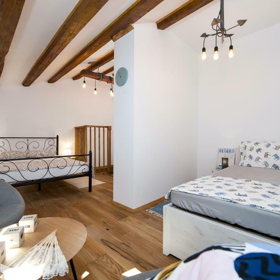 Joseph'S Yard Apartment 罗维尼 外观 照片